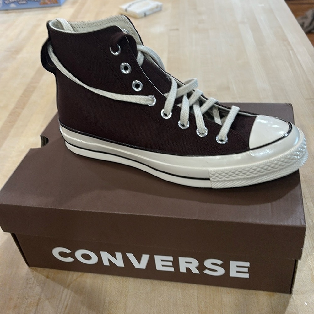 Brand new Converse Notre